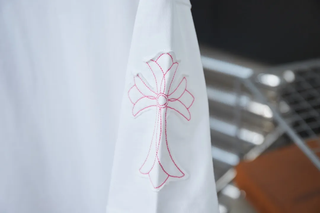 🅿️200 Ch*ome Hearte 25SS early spring new style, appliqué embroidered heart cross short sleeves, light luxury, essential item for daily commuting for men and women, correct version, welcome to compare, detailed features · 320g 100% pure cotton double yarn jersey fabric · Custom dyed in the same vat, special thickened 32 pieces double-strand 1X1 thread · Imported Tajima machine embroidery tatami embroidery ➕This cloth patch embroidery · Collar, cuffs, and hem hand-worn craftsmanship · Double-needle stitching across seams · Original main mark, washed tag, branded moisture-proof paper packaging Color: Black/White Size: S/M/L/XL